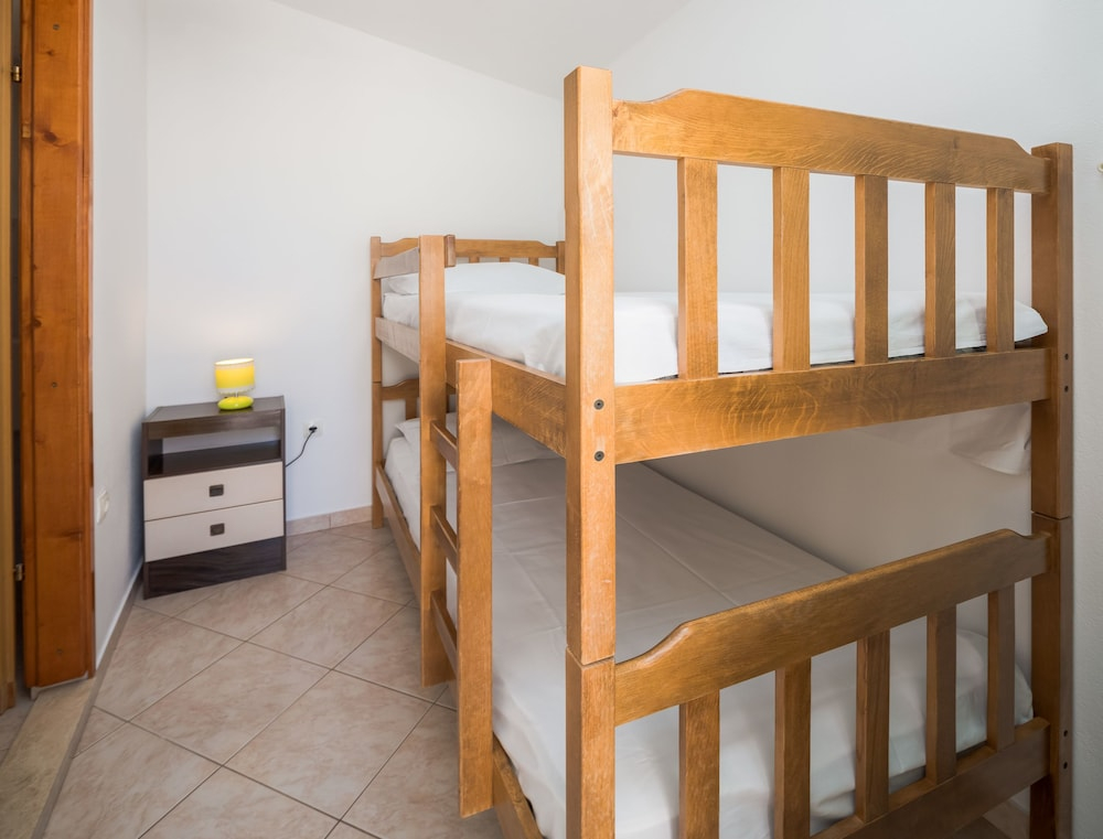 Apartments and rooms by the sea Duce, Omis - 18155