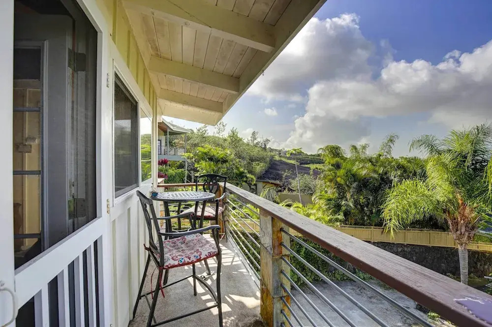 Cozy Kona Coast Apt w/ Lanai ~ 8 Miles to Beach!