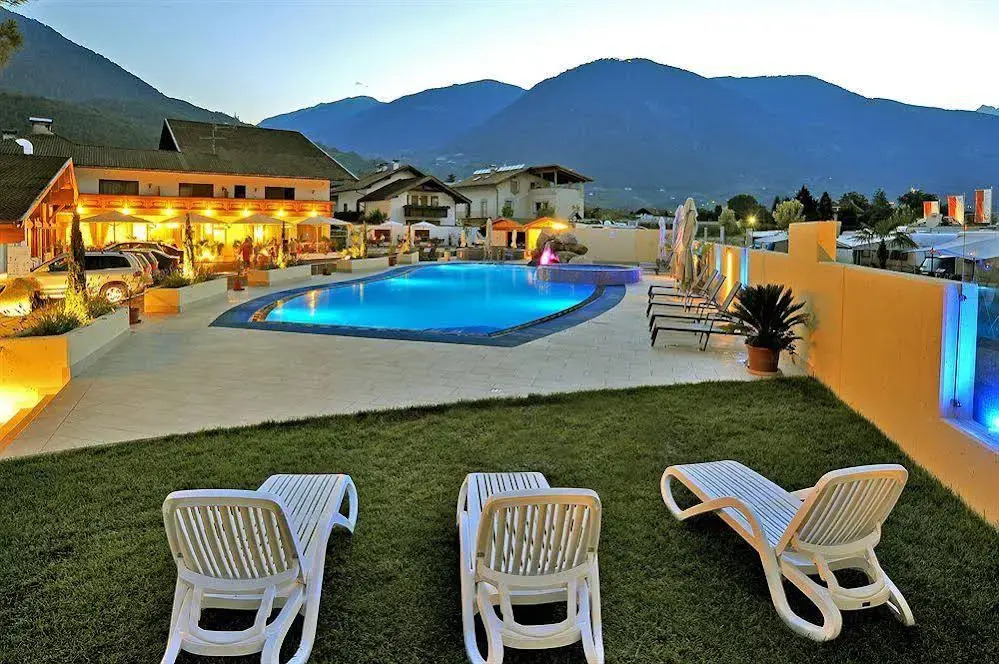 SCHLOSSHOF SÜDTIROL - Hotel & Camping Resort