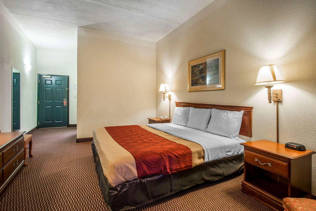 Econo Lodge Inn & Suites Marianna South