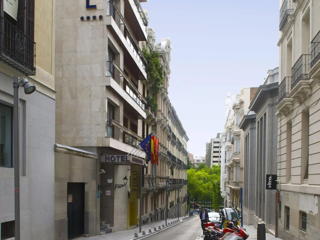 Hotel Serrano