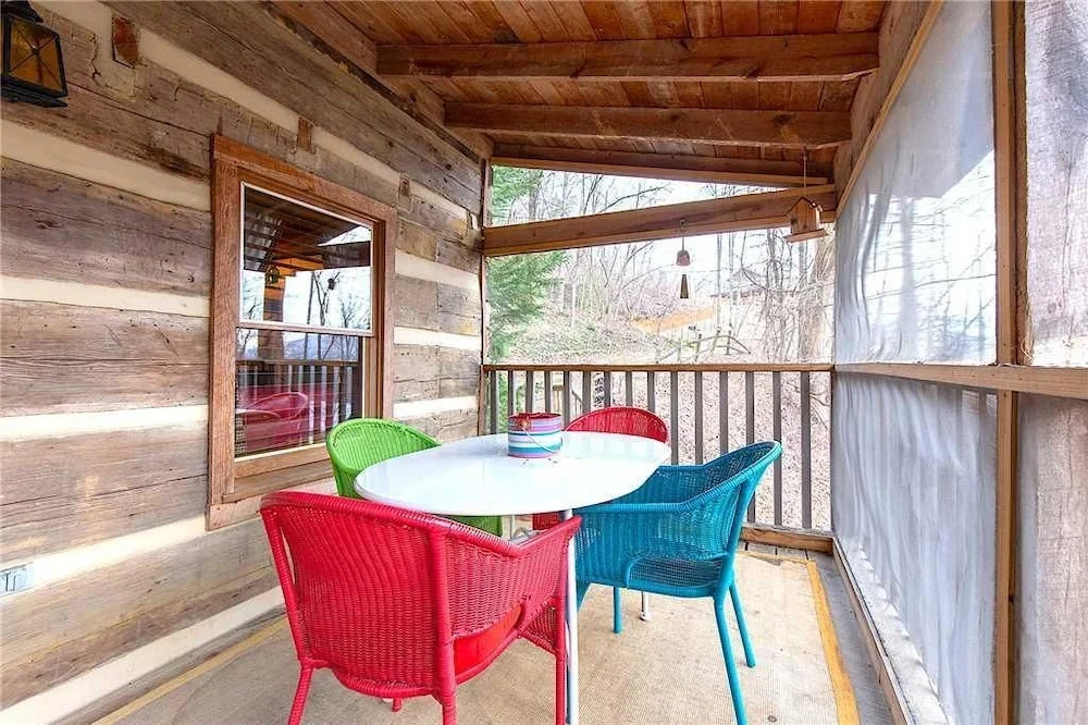 The Robins Nest - Two Bedroom Cabin