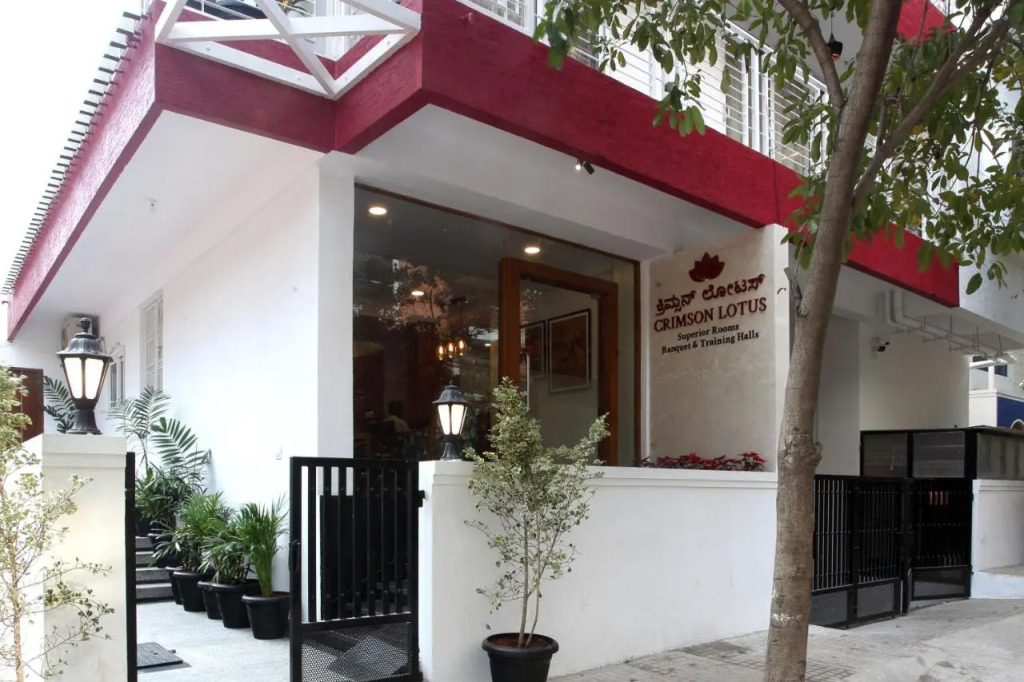 Hotel Crimson Lotus