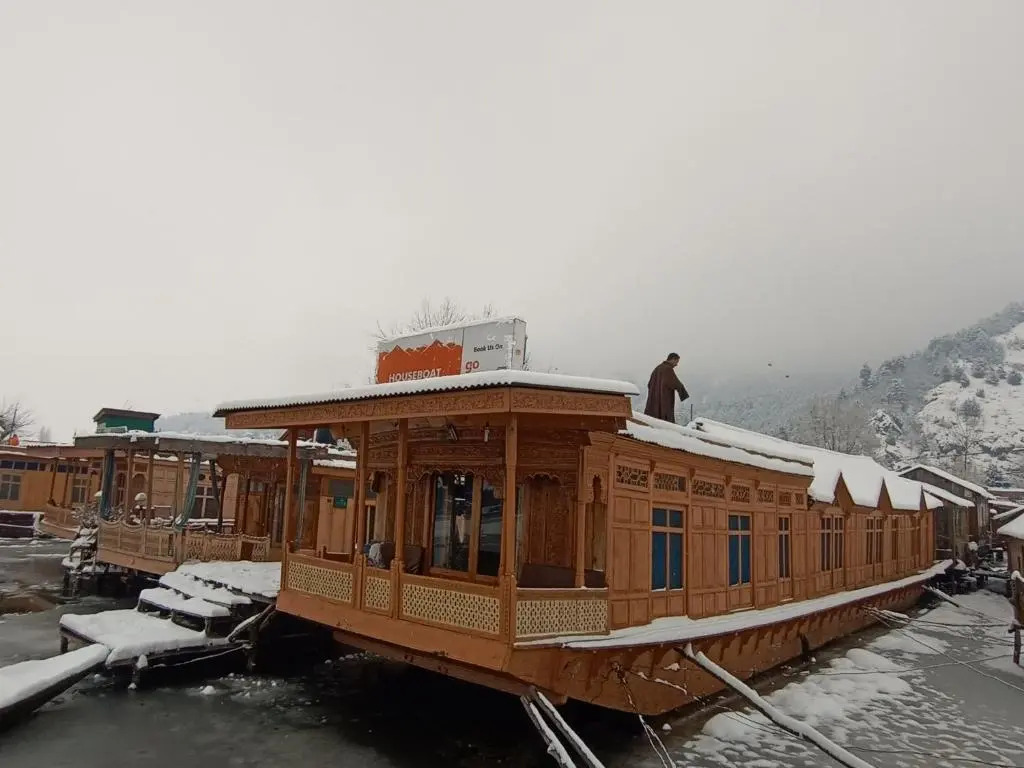 Houseboat New Suzan