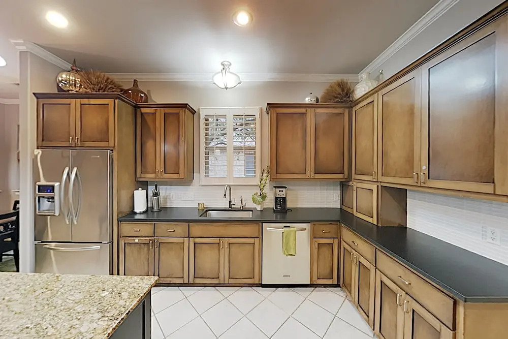 West Lake Wonder W/ Private Pool & Outdoor Kitchen 6 Bedroom Home