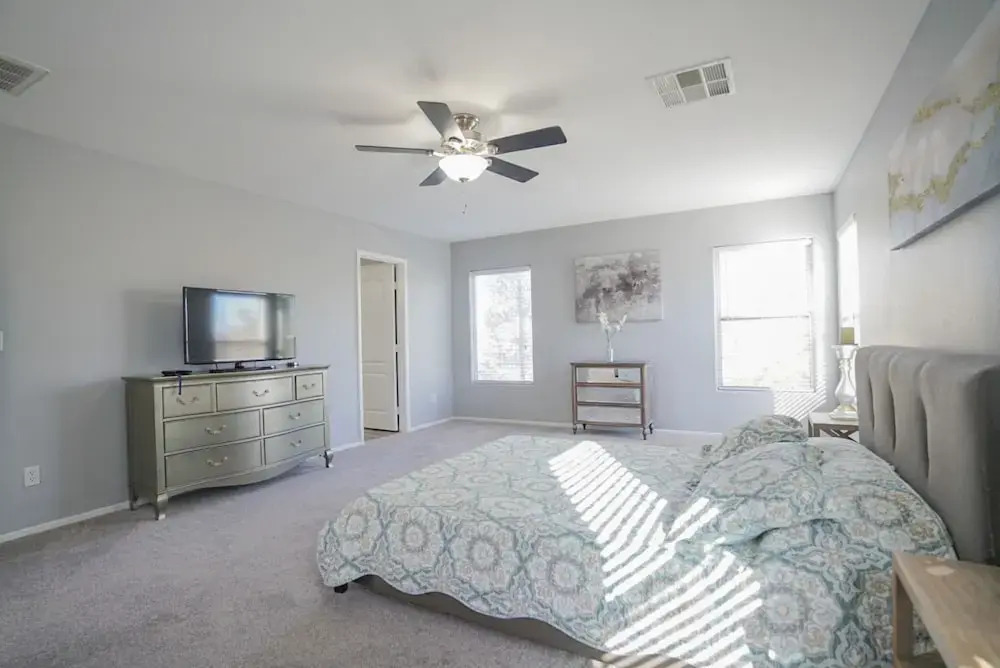 2400SqFt House 6beds 3bath Pool table BBQ