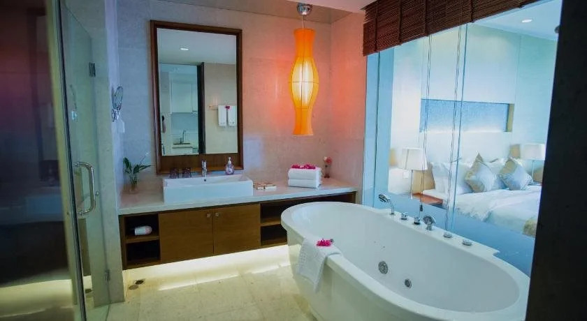 Ocean Holiday Hotel