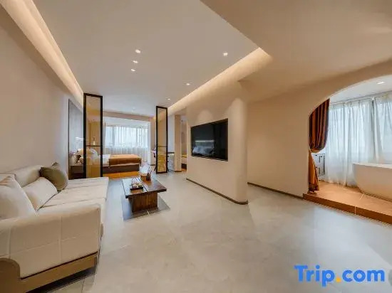 Yun · Jizhu Designer Homestay (Datong South Station Fangte Happy World Store)
