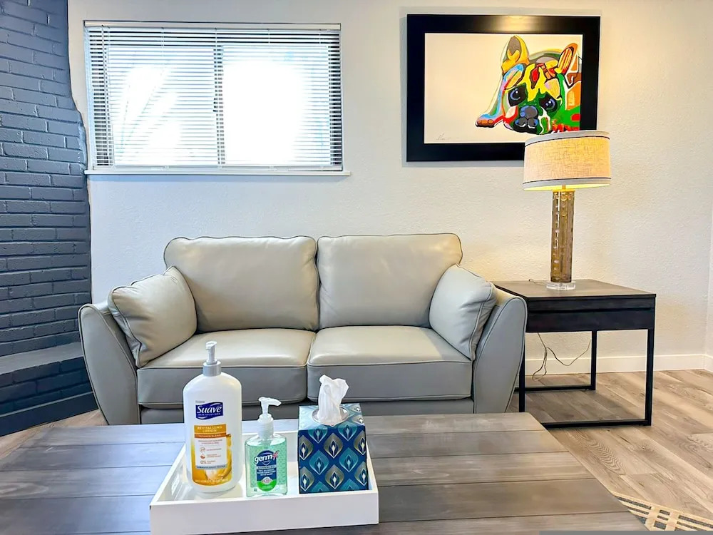 Vintage Gem in Prime Location Cozy 1BR Oasis