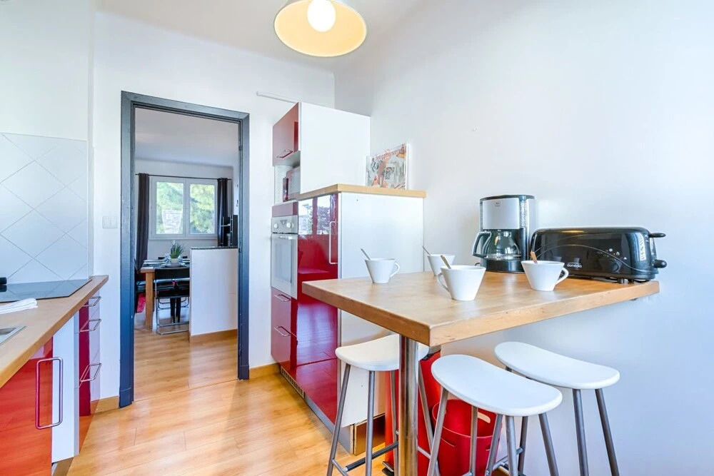 Prado - Velodrome : 2-bedroom Flat With Carpark