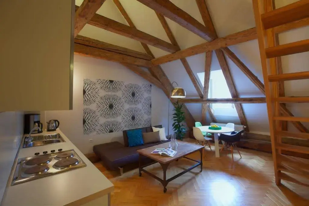 Lesser Town Square - Prague Apartments