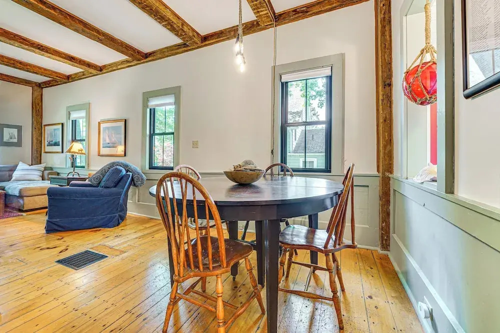 Charming Cottage w/ Patio, Walk to Boothbay Harbor