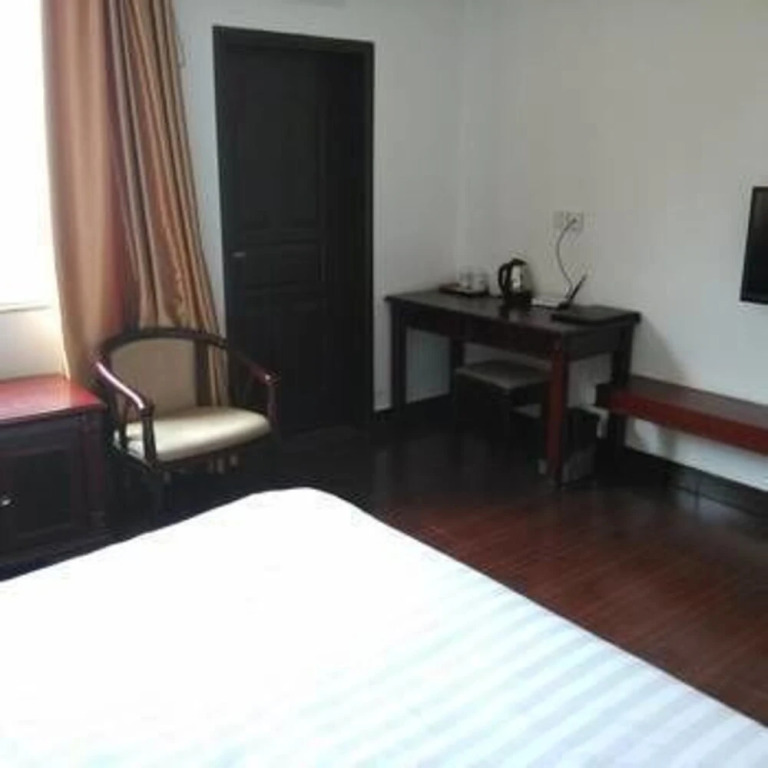 Yangchun Xinlang Business Hotel