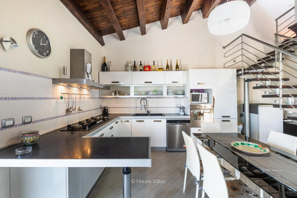 Villa Zora in Avola With 4 Bedrooms and 3 Bathrooms