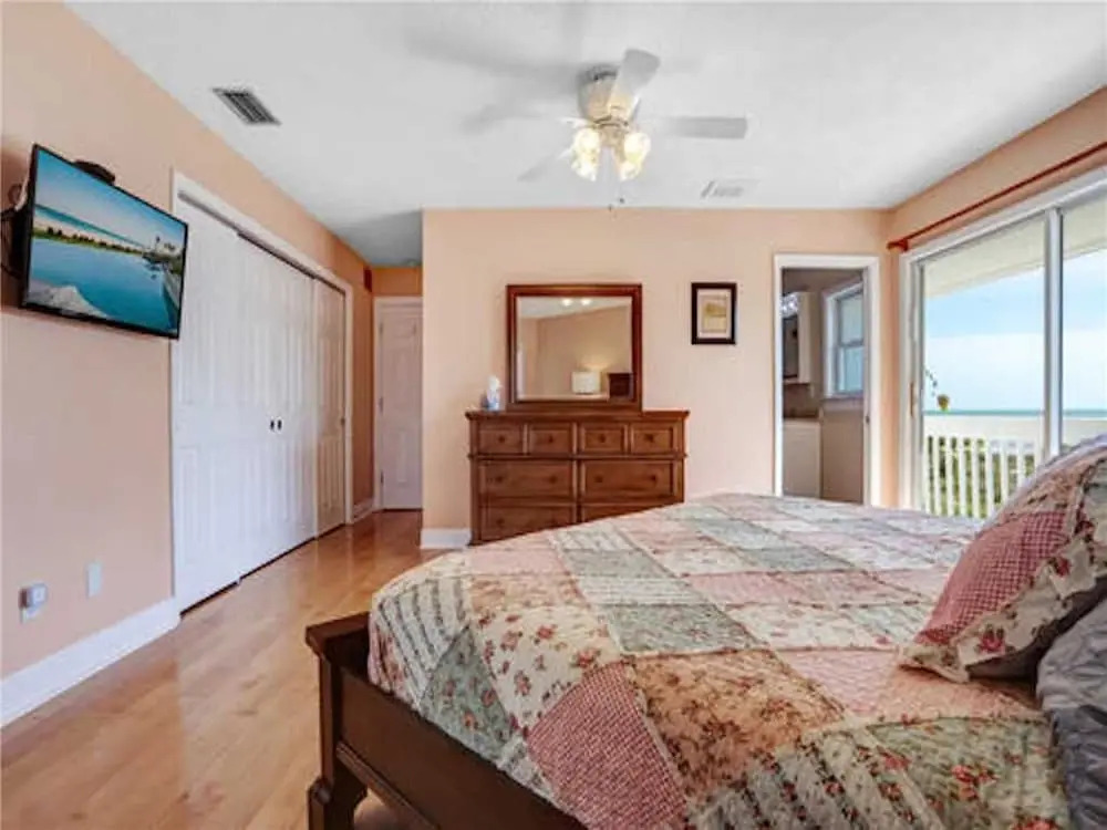 Beach Sanctuary, Beach Front, Views, 4 Bedrooms, Hot Tub, Sleeps 10