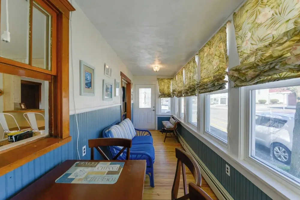 Wildwood Apartment - Porch & Enclosed Sunroom!
