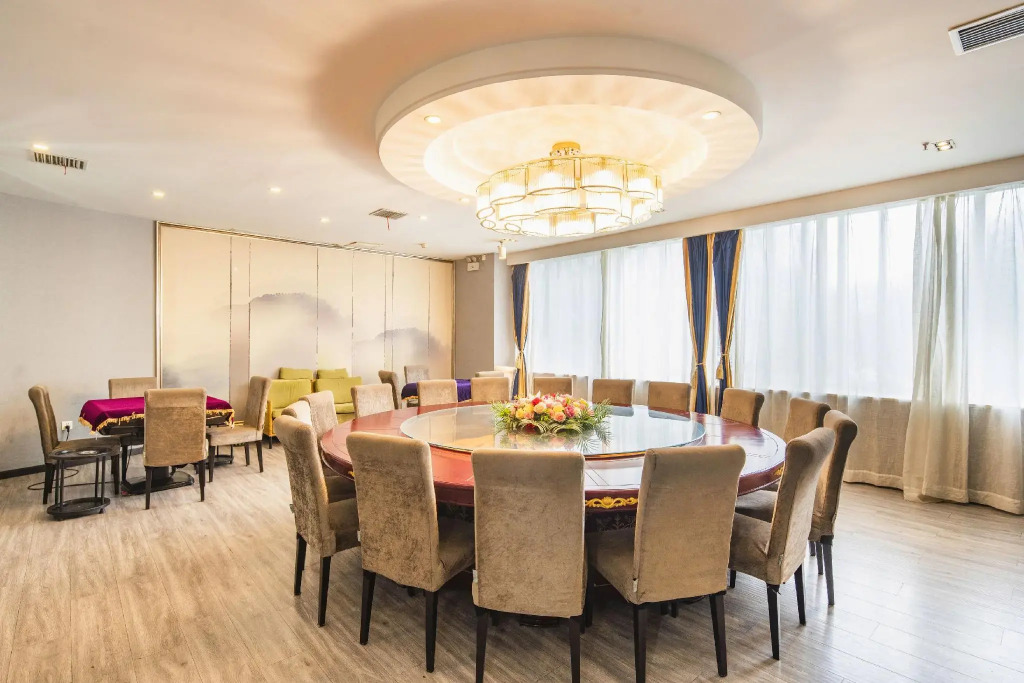 Xiangyang Hechi Shang Pin Hotel