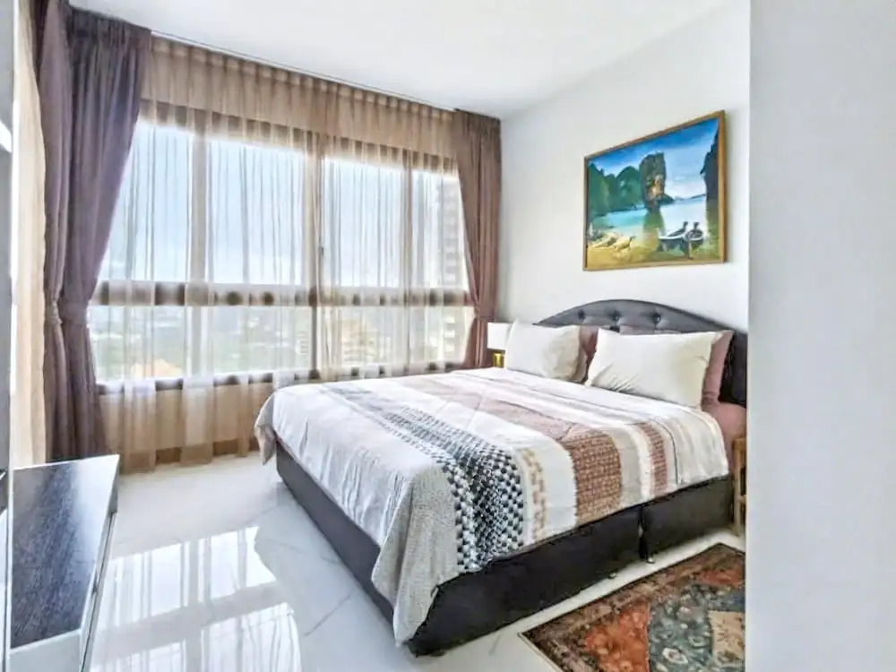 Luxury Large One Bedroom Seaview Serviced Apartment at Wongamat, Pattaya