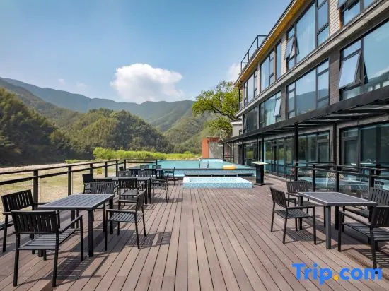 Bonfire Villa · Creekside · Starry Sky Pool Family Vacation Homestay (Moon Bay Scenic Area)