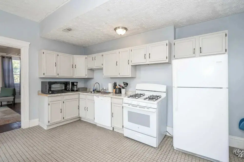 Queen City Suites 2 For 4