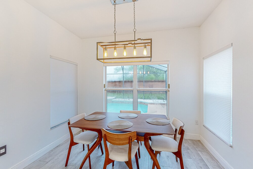 Sunlit Serenity Oasis House in Kissimmee With Private Pool, Pool Table, Tennis
