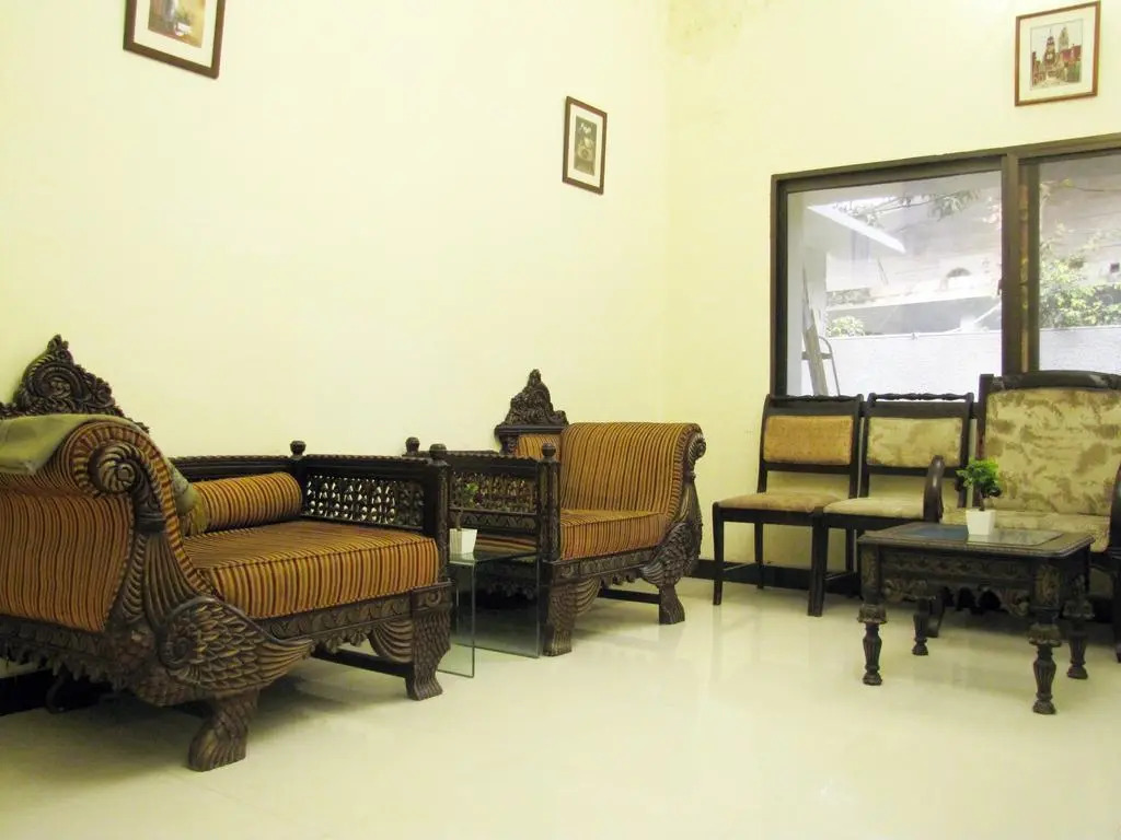 Dhimi Lodges