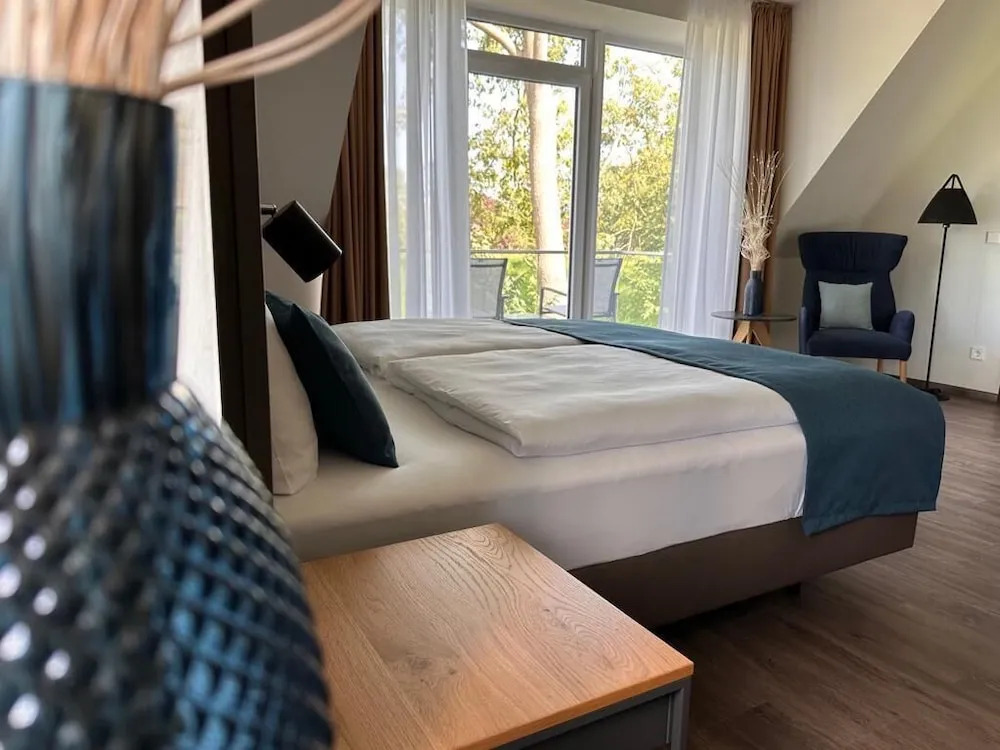 Hotel Schöne Aussicht, Stilvoll modern, direkt am Rüstersieler Hafen