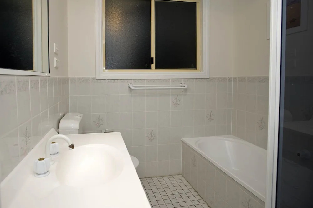 Baybreeze 18 Tomaree Road WiFi Air Conditioning Kitchenette