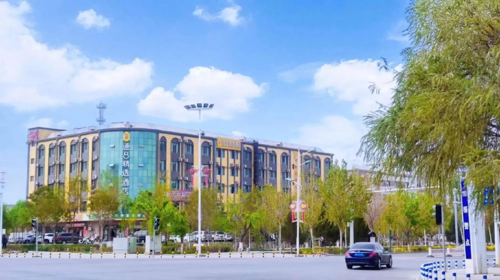Super 8 Premier Hotel (Tumushuke City Government Branch)