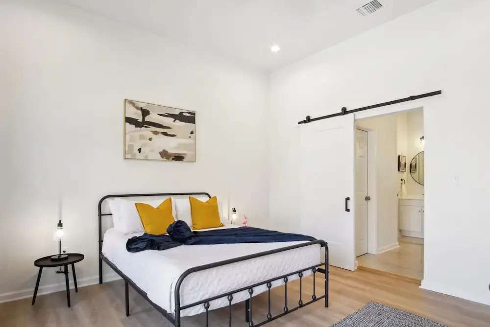 Sleek 4br/3ba Urban Living w/ Downtown Views!