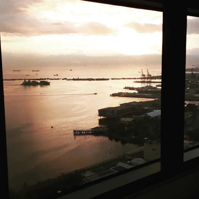 Cozy Condo near US EmbassyErmita Manila/ Roxas blvd/ Dolomite beach