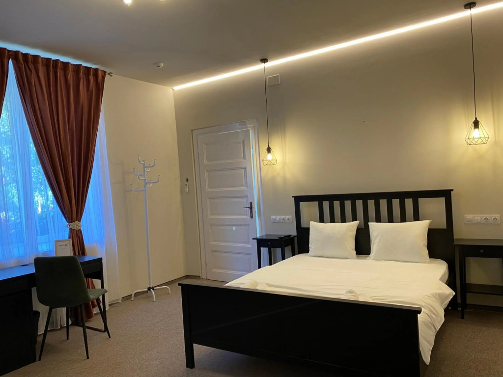 Theater Guesthouse with Parking