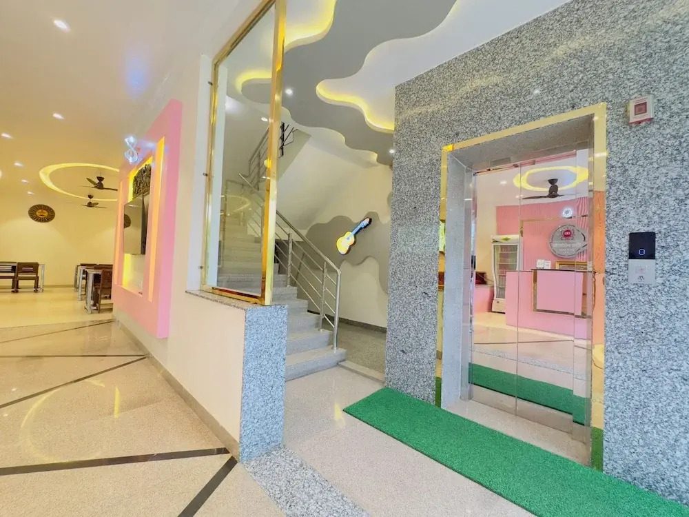 Hotel Jyotirlinga- One Way Drop to Mahakal Temple