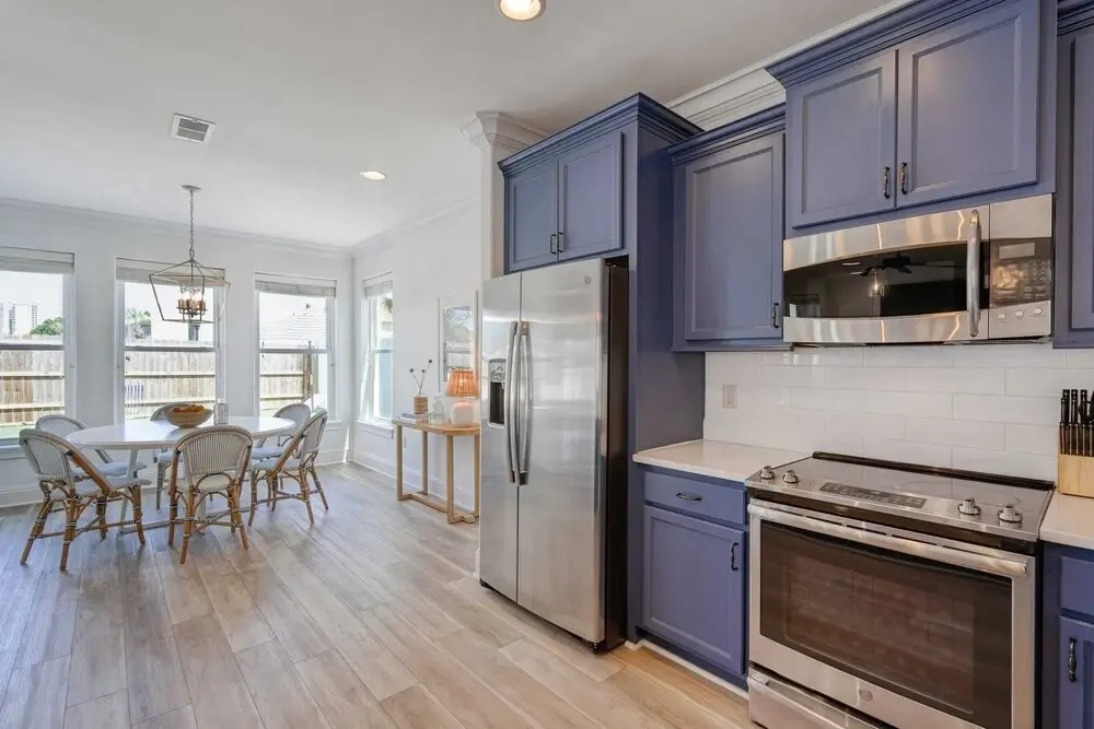 Sleeps 20, Private Pool, Putting Green, Walk to Beach Vitamin Sea by Avantstay