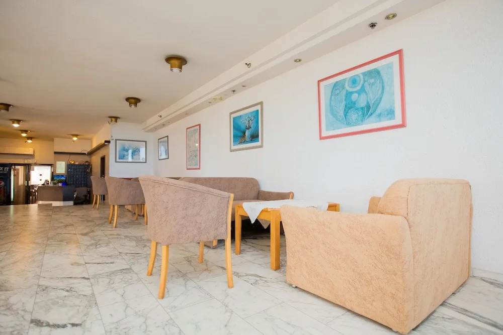 Ginot Yam Hotel