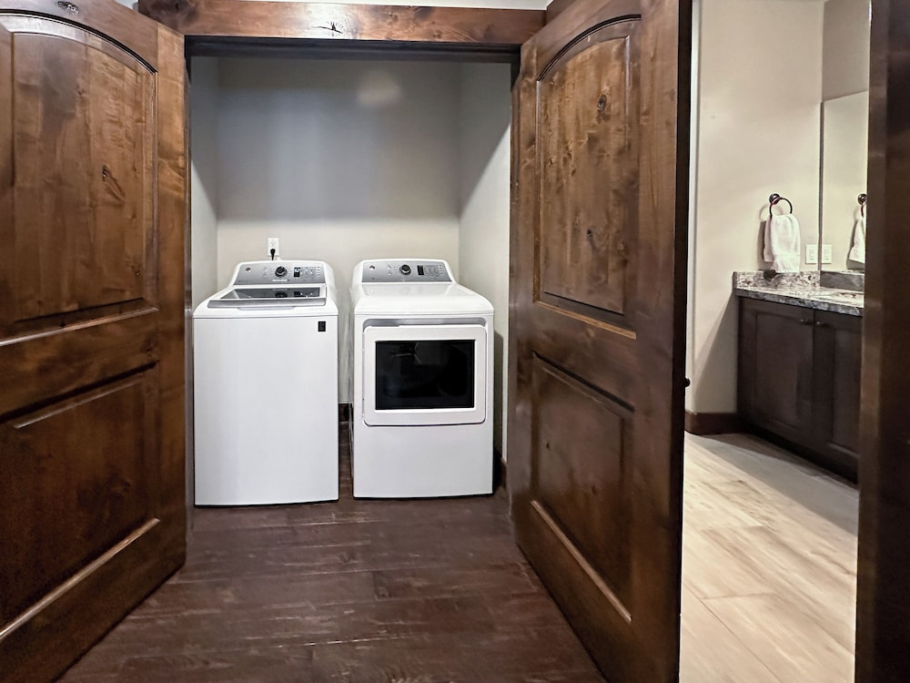 Ideal Condo 2 Minute Drive to Deer Valley's Lift