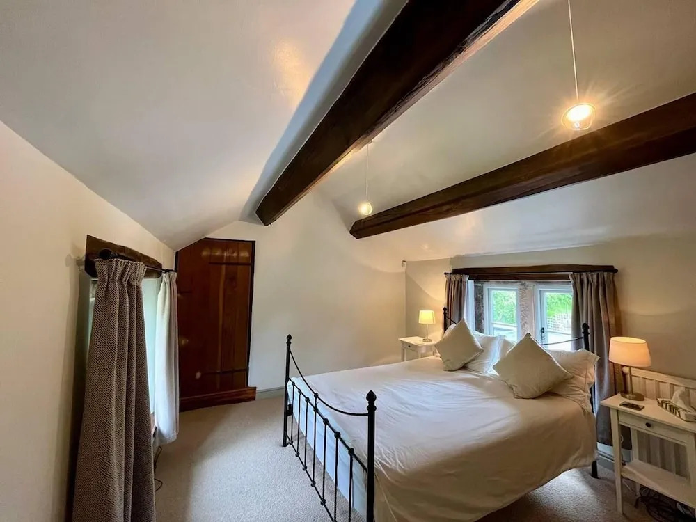 Beautiful and Spacious Peak District House