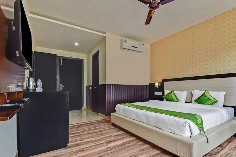 Goroomgo Hotel New Vaikunth  Dharamshala