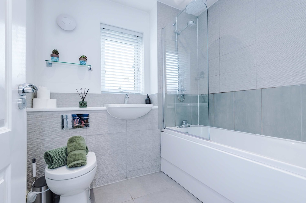Spacious 2 Bed Perfect for Couples With Parking