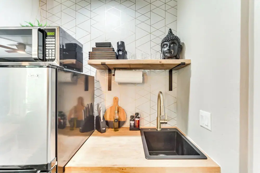 Near Golf: Indian Wells Studio w/ Pool Access