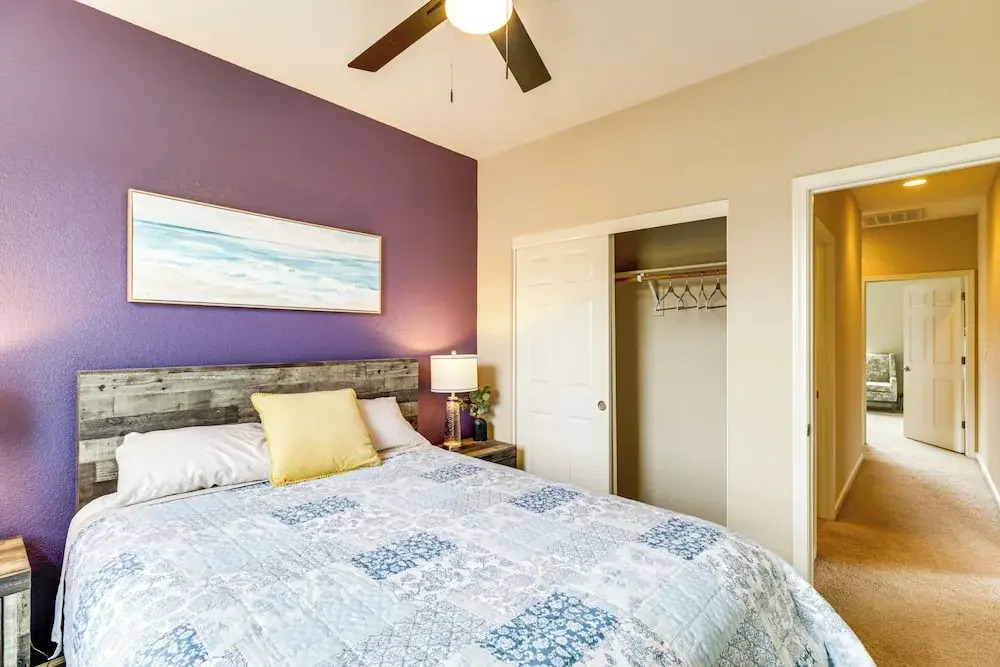 6 Mi to Dtwn Reno: Mtn-view Retreat w/ Fireplace!
