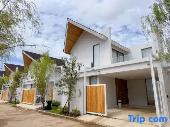 Modern Luxury Pool Villa Resort | near Bang Tao Beach | Phuket | Warm Plus