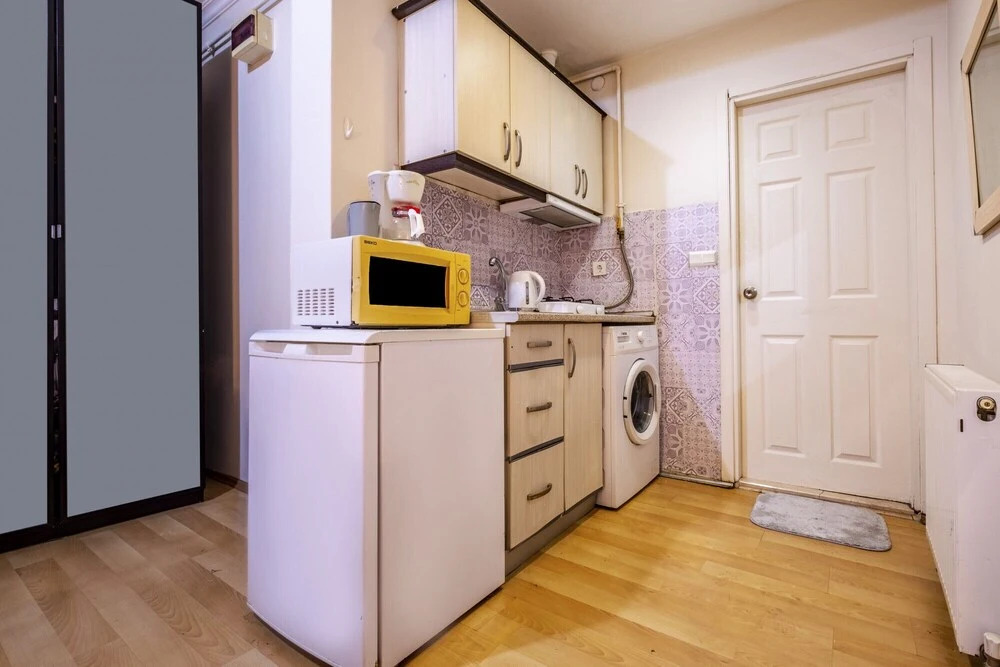 Studio Flat Near Public Transportation in Sisli