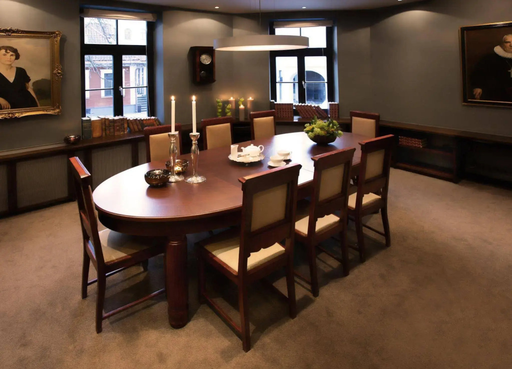 Отель Bergs Suites