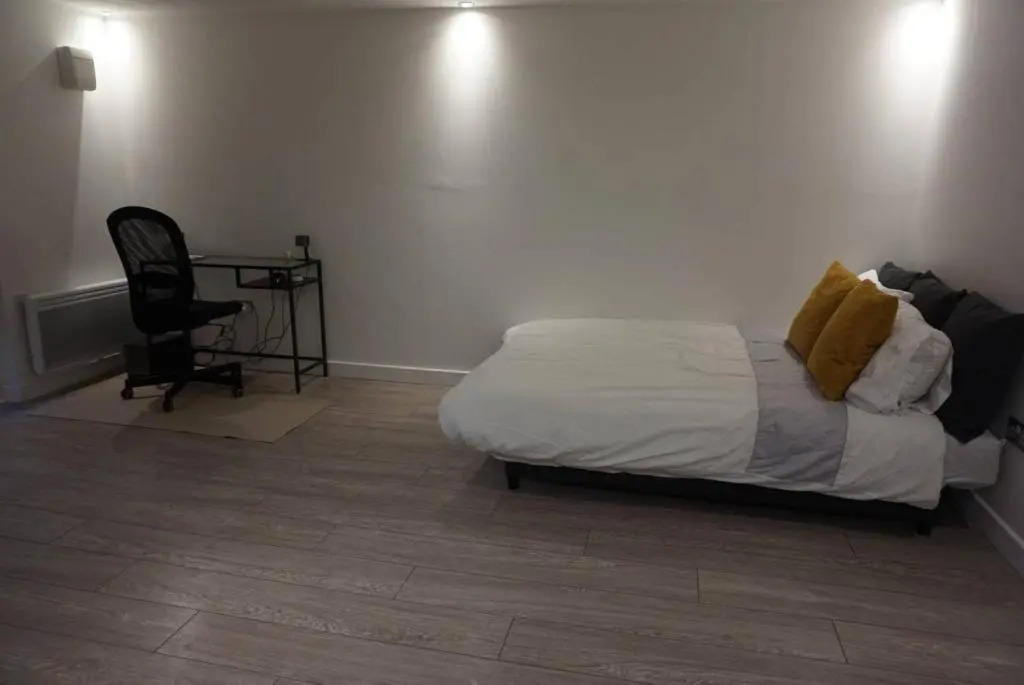 Newly Built Studio Guest House, 25 mins to London, close to Bluewater