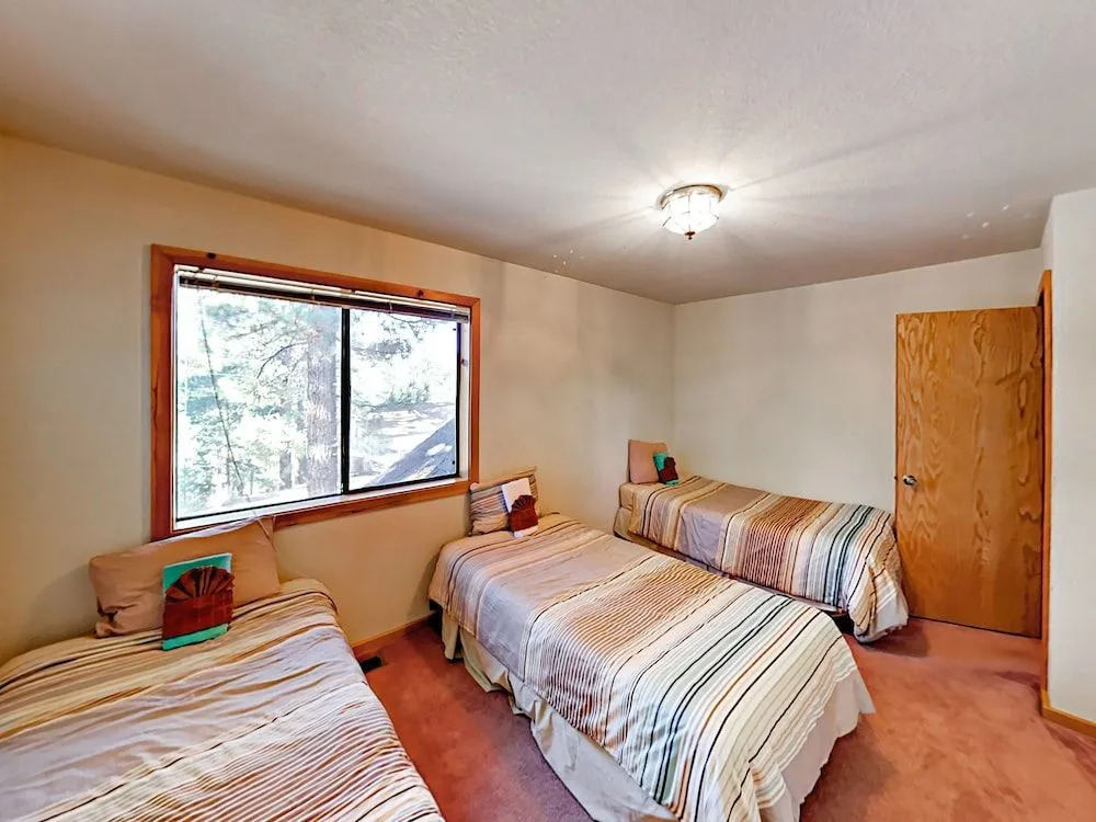 4BR South Lake Tahoe Multi Level House by RedAwning