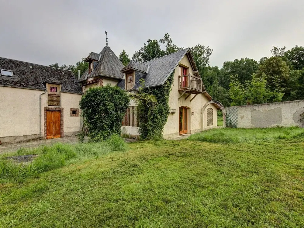 Pleasant Holiday Home in Raizeux With Garden