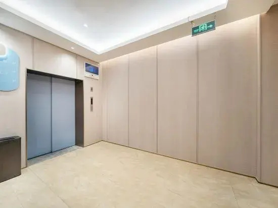 Elan Hotel (Wuhu Economic Development Zone Baixian Plaza Polka)