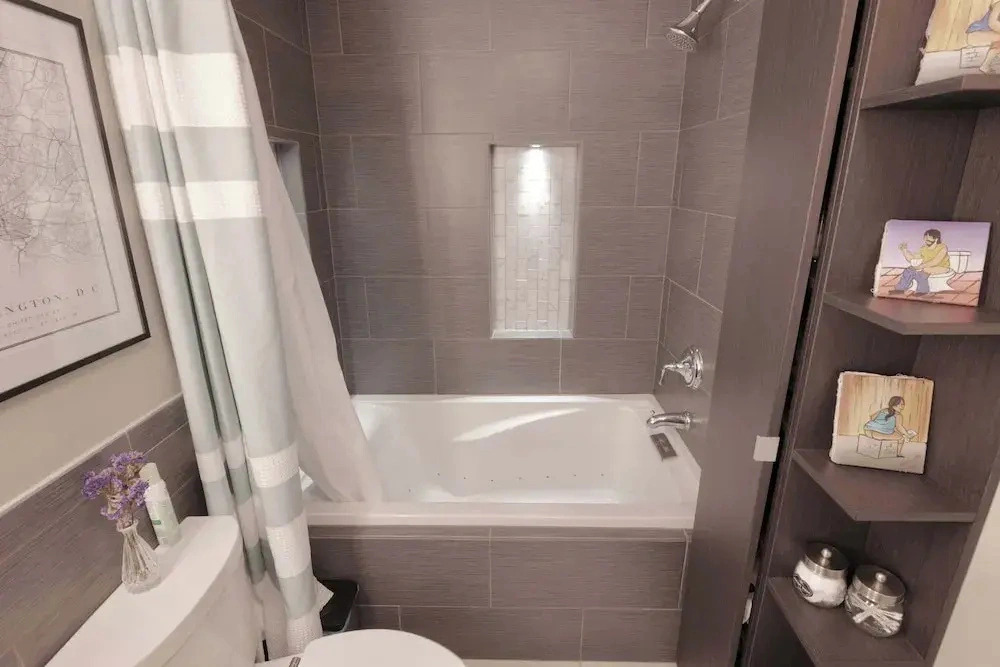 Stellar Stay Near Metro + Parking