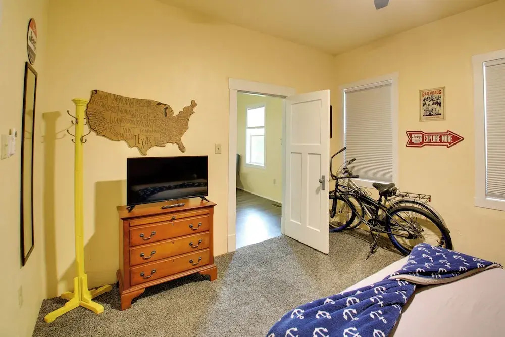 Walk to Dtwn Hot Springs: 'lazy Daze Bungalow'